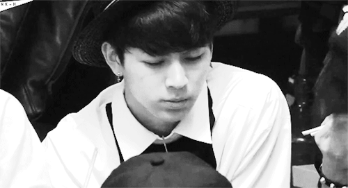 ㄱ순간 동동이가 햫이한테 입술박치기하는줄 | 인스티즈