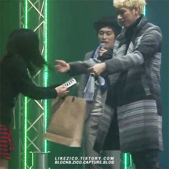 한번쯤 봐두면 정신건강에 해로운 남자아이돌 짤들.gif | 인스티즈