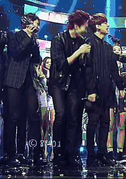 서로보면 껴안는게 습관이 된거 같은 남자아이돌.jpg | 인스티즈