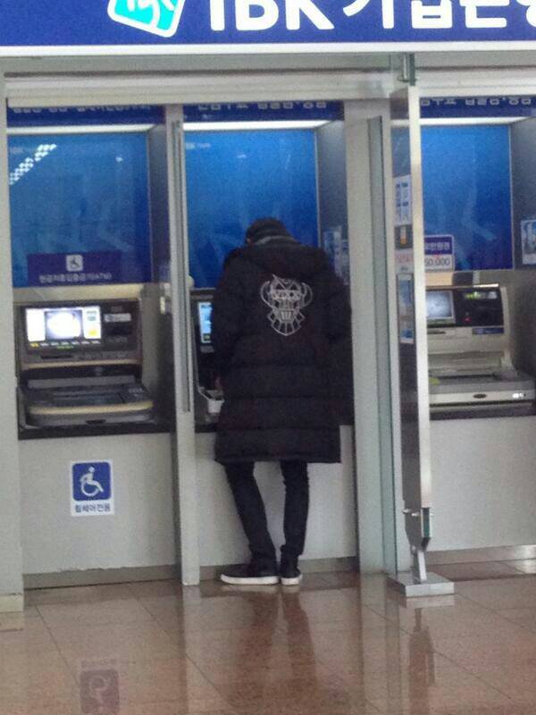 아이돌들이 아무리 평범하게 입고 조용히 다녀도 사진 찍히는 이유.jpg | 인스티즈