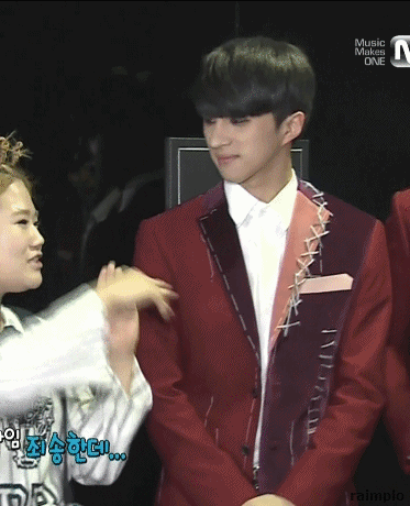 한번쯤 봐두면 정신건강에 해로운 남자아이돌 짤들.gif | 인스티즈