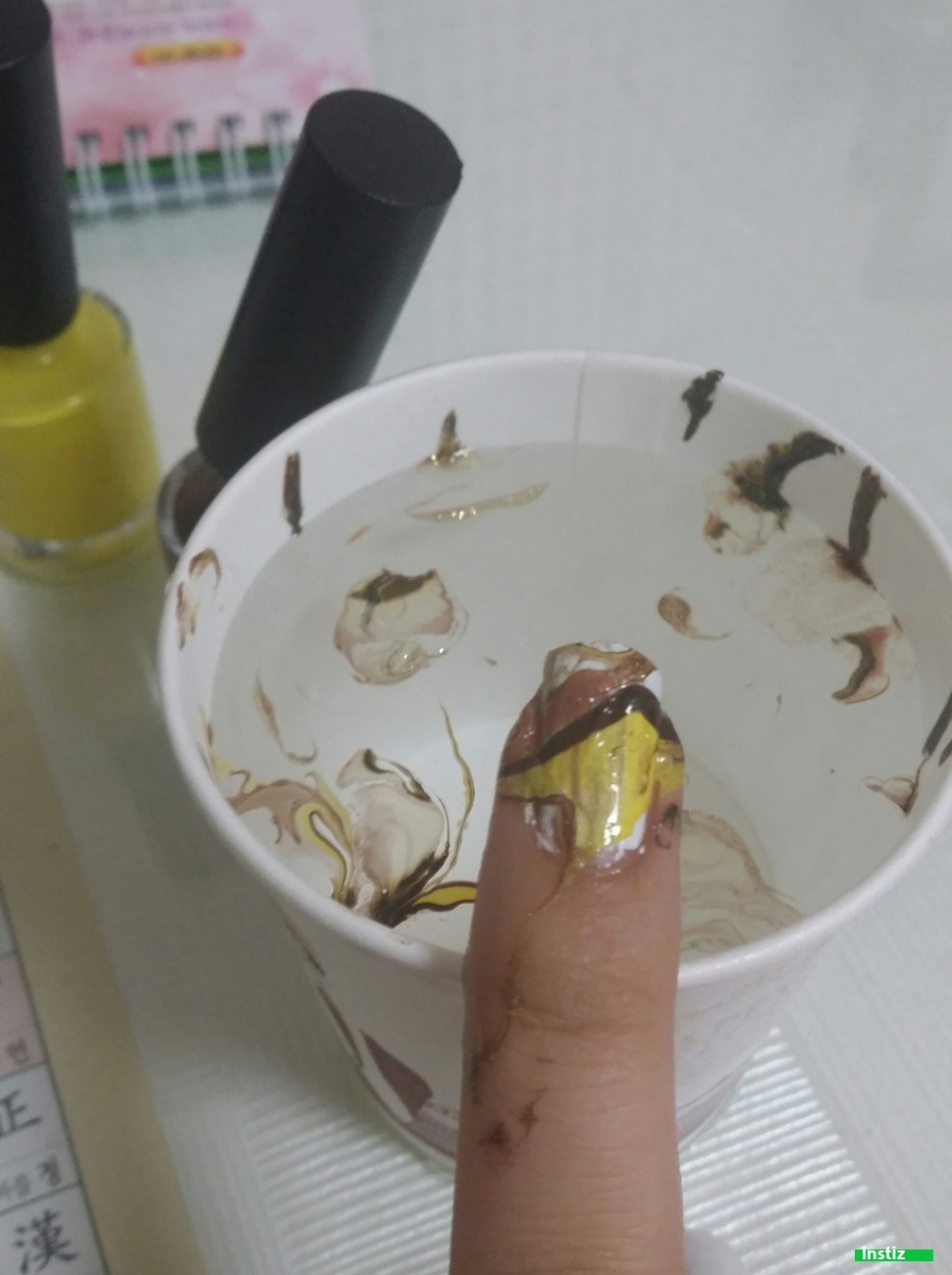 새로운 매니큐어 바르기를 시도해봤어요 | 인스티즈