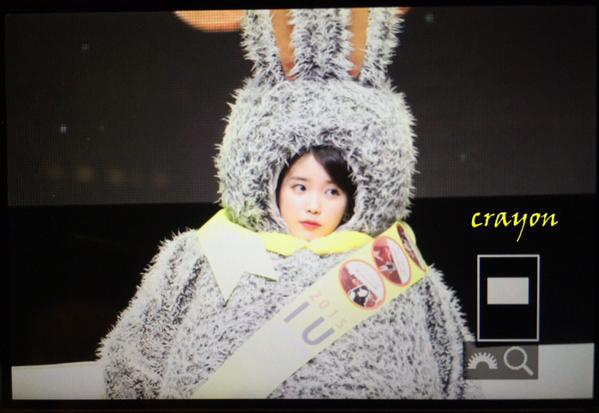 오늘자 팬미팅에 와서 아이유 디스하고 간 아이유의 라이벌 ㄷㄷ | 인스티즈