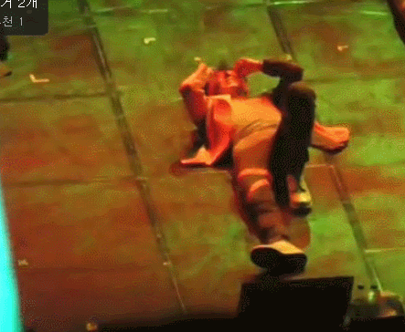 취향저격 쩌는 퇴폐미 쩌는 아이돌 콘서트 무대 甲 | 인스티즈