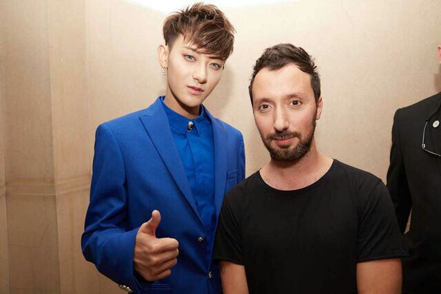 베르수스 베르사체가 최초로 브랜드쇼에 초대한 아시안 셀러브리티 | 인스티즈