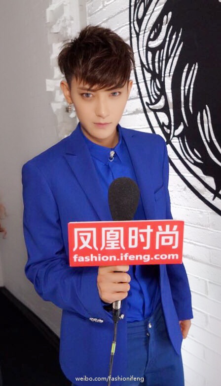 베르수스 베르사체가 최초로 브랜드쇼에 초대한 아시안 셀러브리티 | 인스티즈