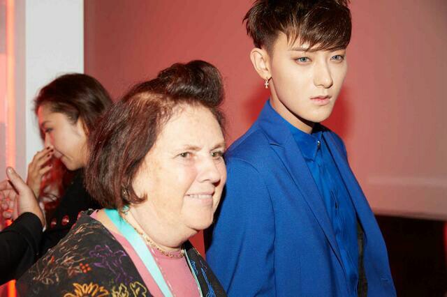 베르수스 베르사체가 최초로 브랜드쇼에 초대한 아시안 셀러브리티 | 인스티즈