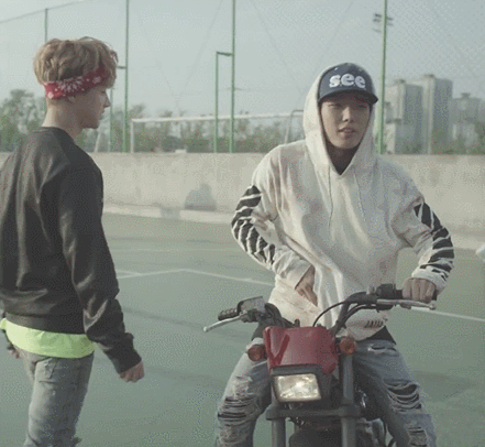 반다나가 역대급으로 잘 어울리는 아이돌 ㄷㄷㄷ.jpg (입덕주의) | 인스티즈