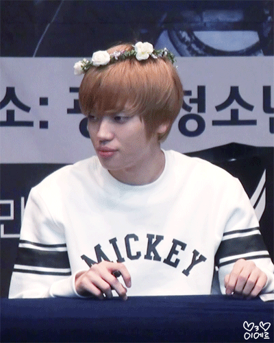 본진 멤버 중에 머리에 쓰는거 잘어울리는 멤버!! | 인스티즈