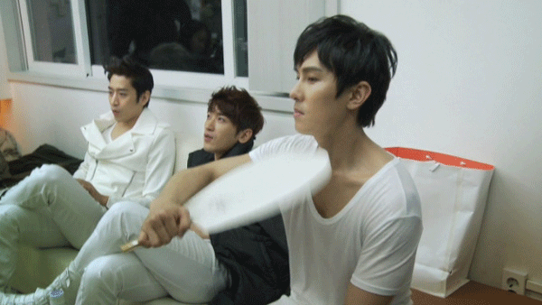 오늘 자습시간에 타가수 덕후친구랑 덕톡을 나누는데 | 인스티즈