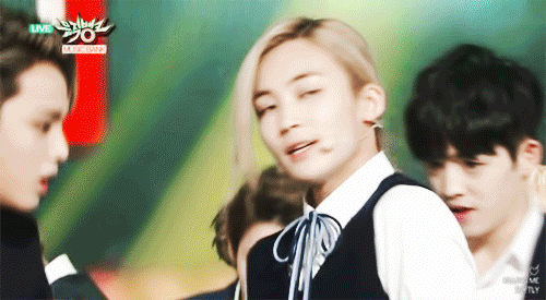 마이크 떨어뜨렸다고 동생에게 손찌검 당하는 아이돌....... | 인스티즈