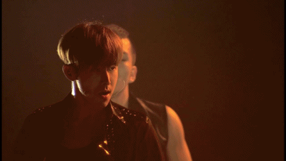 콘서트에서 po박력wer을 보여주려던 남자 아이돌의 치명적인 실수 | 인스티즈