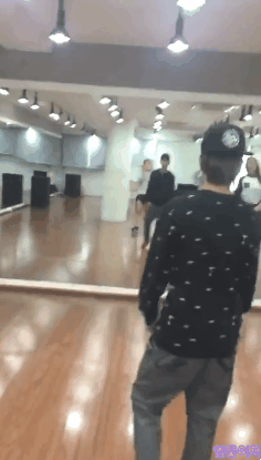 오늘자 미친 것 같은 크리스탈ㅋㅋㅋㅋㅋ(feat.엠버) | 인스티즈