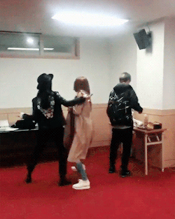 사람들이 잘 모르는 크리스탈 장난끼 gif (feat.바바리맨) | 인스티즈