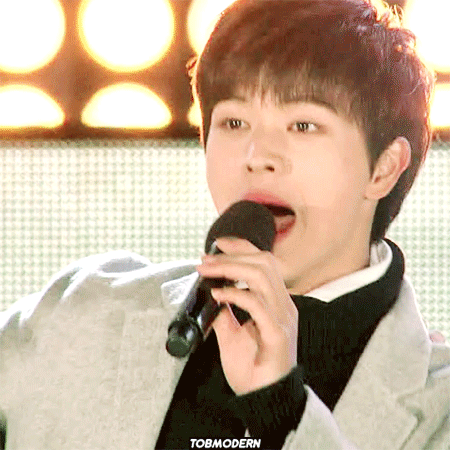 한 아이돌 그룹이 노래할 때 카메라를 잘 보지 않는 이유 | 인스티즈