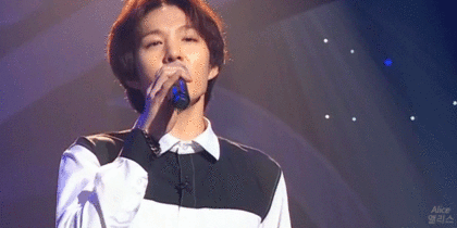 한 아이돌 그룹이 노래할 때 카메라를 잘 보지 않는 이유 | 인스티즈