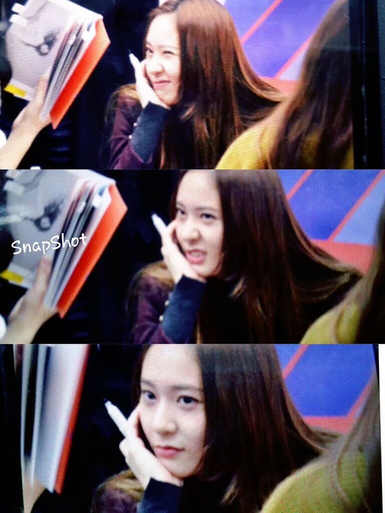 팬들 죽이는 크리스탈 팬싸 싸인들(feat. 화관, 미키) | 인스티즈