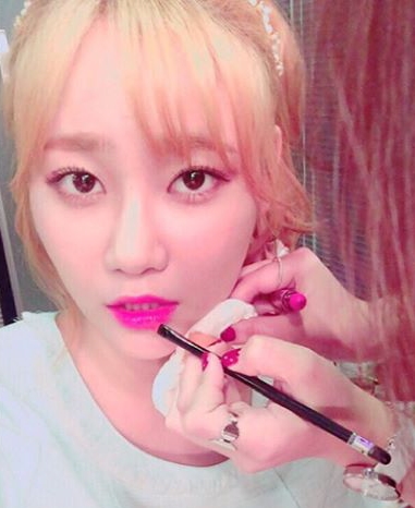 셀카 찍는 각도가 2개밖에 없는 여자아이돌 ㅋㅋㅋㅋㅋㅋㅋㅋㅋㅋㅋㅋㅋㅋㅋㅋ.jpg | 인스티즈