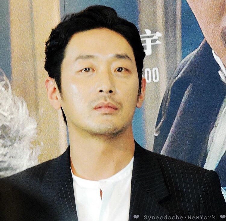 인티에는 배우 덕질하시는 분이 많이 없으신 것 같아서 하배우님 사진 투척 | 인스티즈