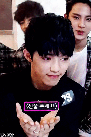 ♥승철이가 연상이랑 연애하면 이럴 것 같다.gif♥ 사진추가) 컴티권장) | 인스티즈