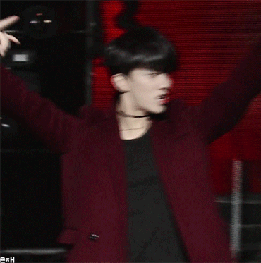 옷 색감 씹어먹는 한 남자아이돌 (부제: 색완얼) | 인스티즈