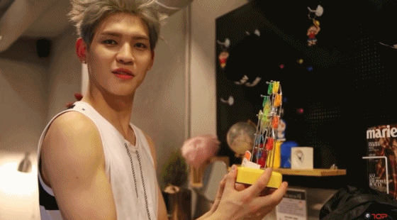 근육미 터지는 업텐션 쿤 | 인스티즈