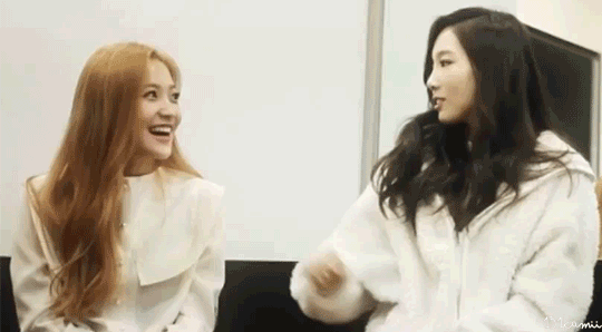 소녀시대 멤버들이 예리를 봤을때.gif | 인스티즈