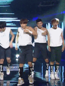 아이돌 그룹들의 귀여운 무대위 돌발상황 모음 GIF | 인스티즈