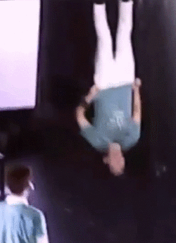 말랑하게 생겼는데 의외로 피지컬이 좋은 아이돌 (움짤주의) | 인스티즈