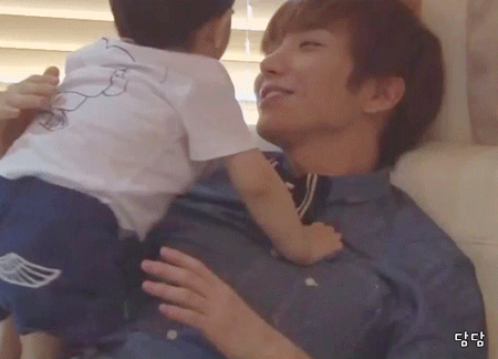 한번쯤 봐두면 정신건강에 해로운 남자아이돌 짤들.gif | 인스티즈