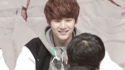 한 남자아이돌의 남팬과 여팬을 대하는 태도 차이.gif | 인스티즈