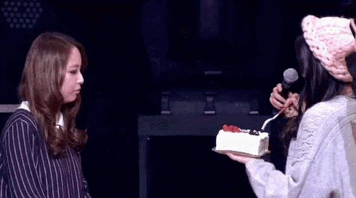 이쯤되면 사람손이 맞을까 의심되는 손나은의 오른손 | 인스티즈