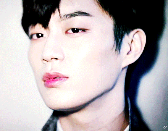 팬들 죽어나가게하는 윤두준의 귀여운 습관 | 인스티즈