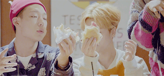 아이콘은 인간적으로 햄버거 CF 하나 찍어야합니다 | 인스티즈