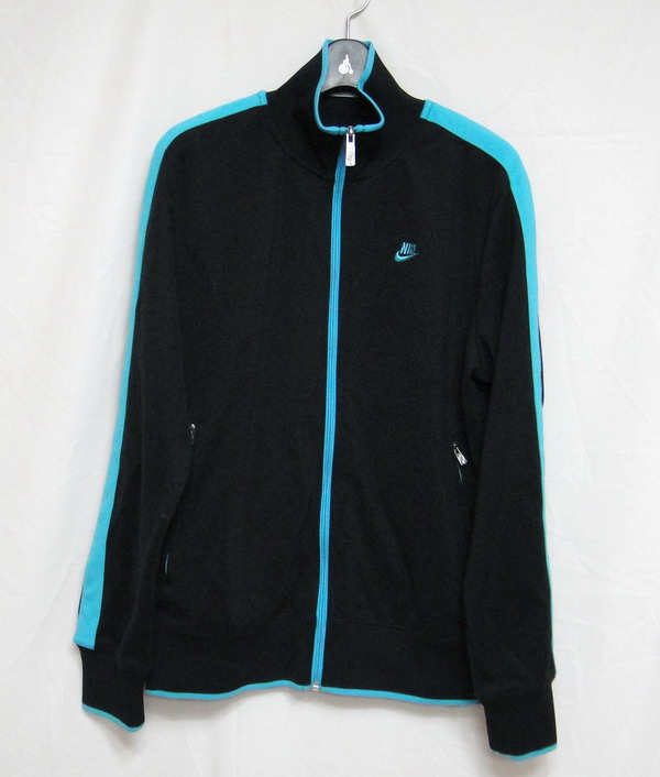 아디다스+나이키 져지를 합쳐놓은 한 아이돌의 무대 의상 | 인스티즈