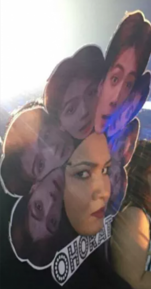 한 아이돌이 콘서트에서 팬을보고 웃는 이유.exo | 인스티즈