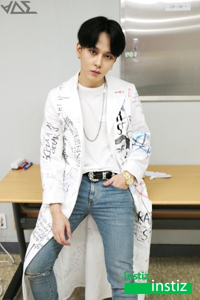 데뷔부터 지금까지 한 아이돌의 머리 변화 | 인스티즈