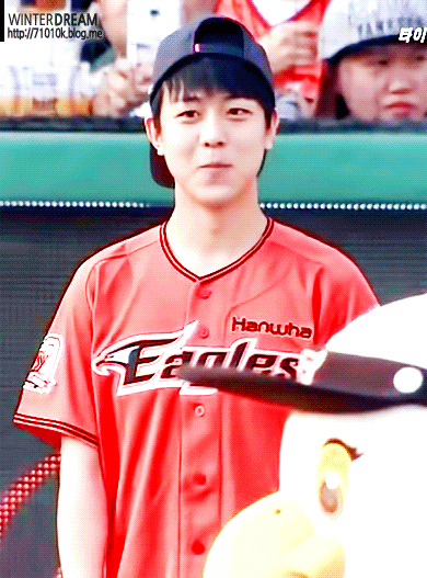 현민이 오늘 시구해써용 | 인스티즈