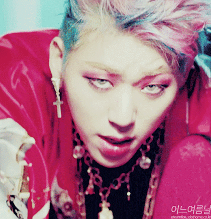 정말 태생부터 연예인 하려고 태어난 것 같은 남 아이돌.GIF | 인스티즈