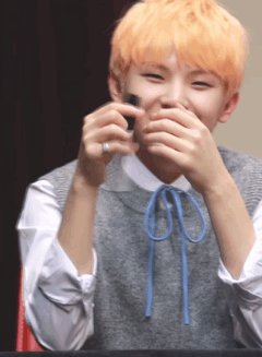 21살 남자아이돌 땅바닥 앉아있는 자세ㅋㅋㅋㅋㅋㅋㅋㅋ | 인스티즈