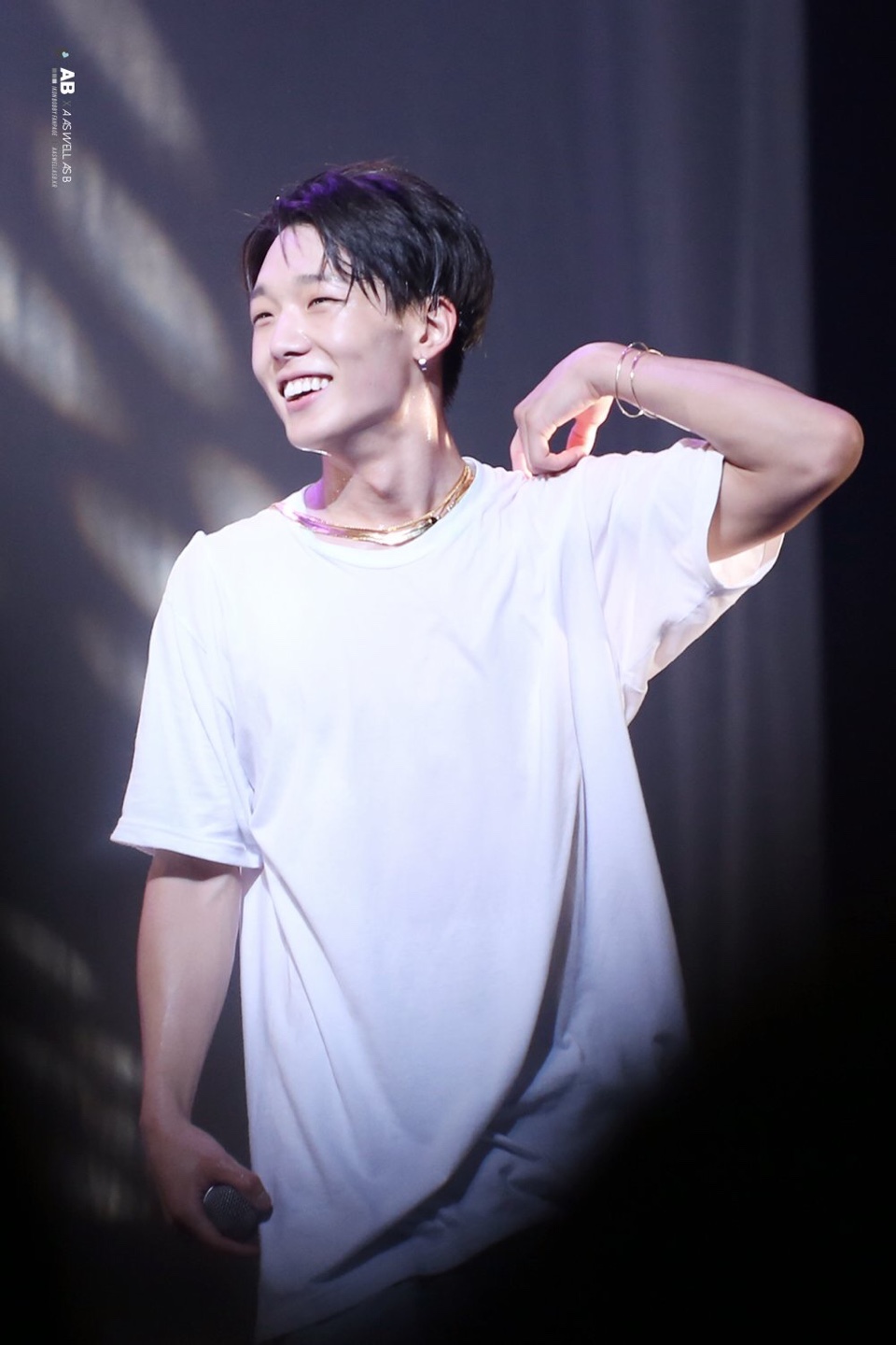 한 아이돌이 항상 하고 다니던 팔찌의 숨겨진 뜻 (감동주의) | 인스티즈