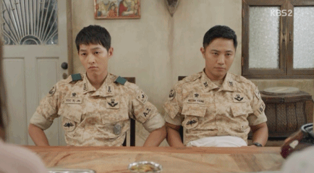 태양의후예) 박력 + 꿀떨어지는 모습은 서상사님 기본옵션이지말입니다.gif | 인스티즈