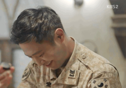 태양의후예) 박력 + 꿀떨어지는 모습은 서상사님 기본옵션이지말입니다.gif | 인스티즈