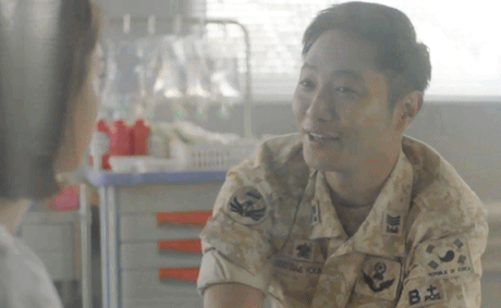 태양의후예) 박력 + 꿀떨어지는 모습은 서상사님 기본옵션이지말입니다.gif | 인스티즈