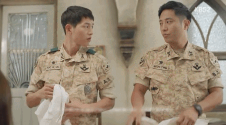 태양의후예) 박력 + 꿀떨어지는 모습은 서상사님 기본옵션이지말입니다.gif | 인스티즈