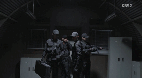 태양의후예) 박력 + 꿀떨어지는 모습은 서상사님 기본옵션이지말입니다.gif | 인스티즈