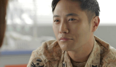 태양의후예) 박력 + 꿀떨어지는 모습은 서상사님 기본옵션이지말입니다.gif | 인스티즈