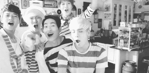 멤버 전원에게 똑같이 생긴 이모티콘이 있는 아이돌 | 인스티즈