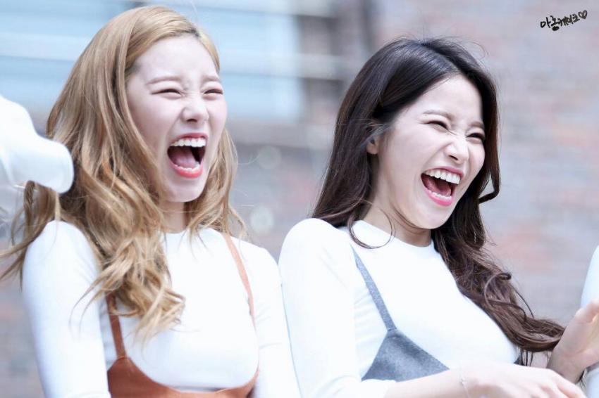 멤버들 다 코로 웃는 걸그룹.jpg | 인스티즈