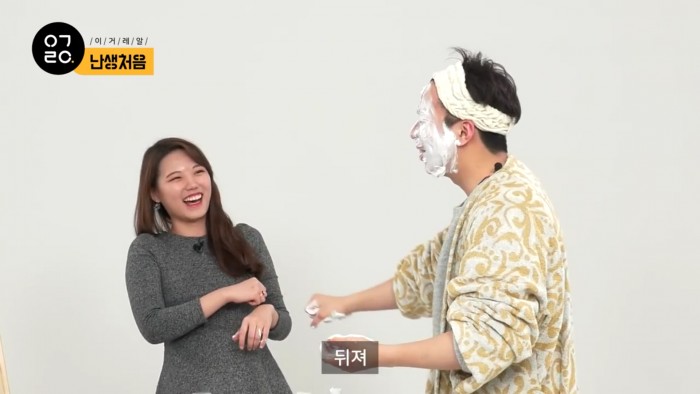 충격과 공포의 아이돌메이크업 이후 세안하는 피키캐스트 직원들.jpg | 인스티즈